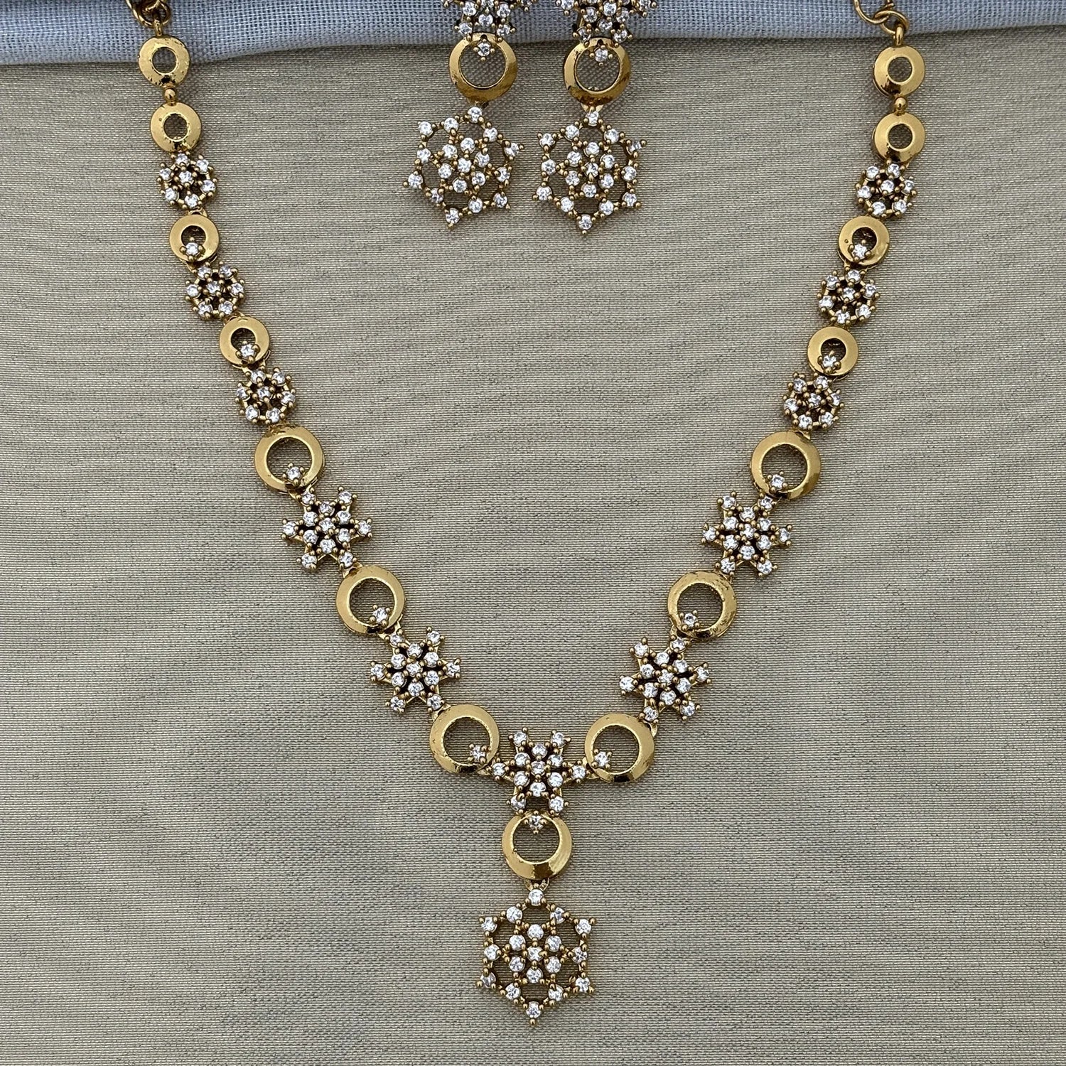 Geometric Floral American Diamond Necklace Set