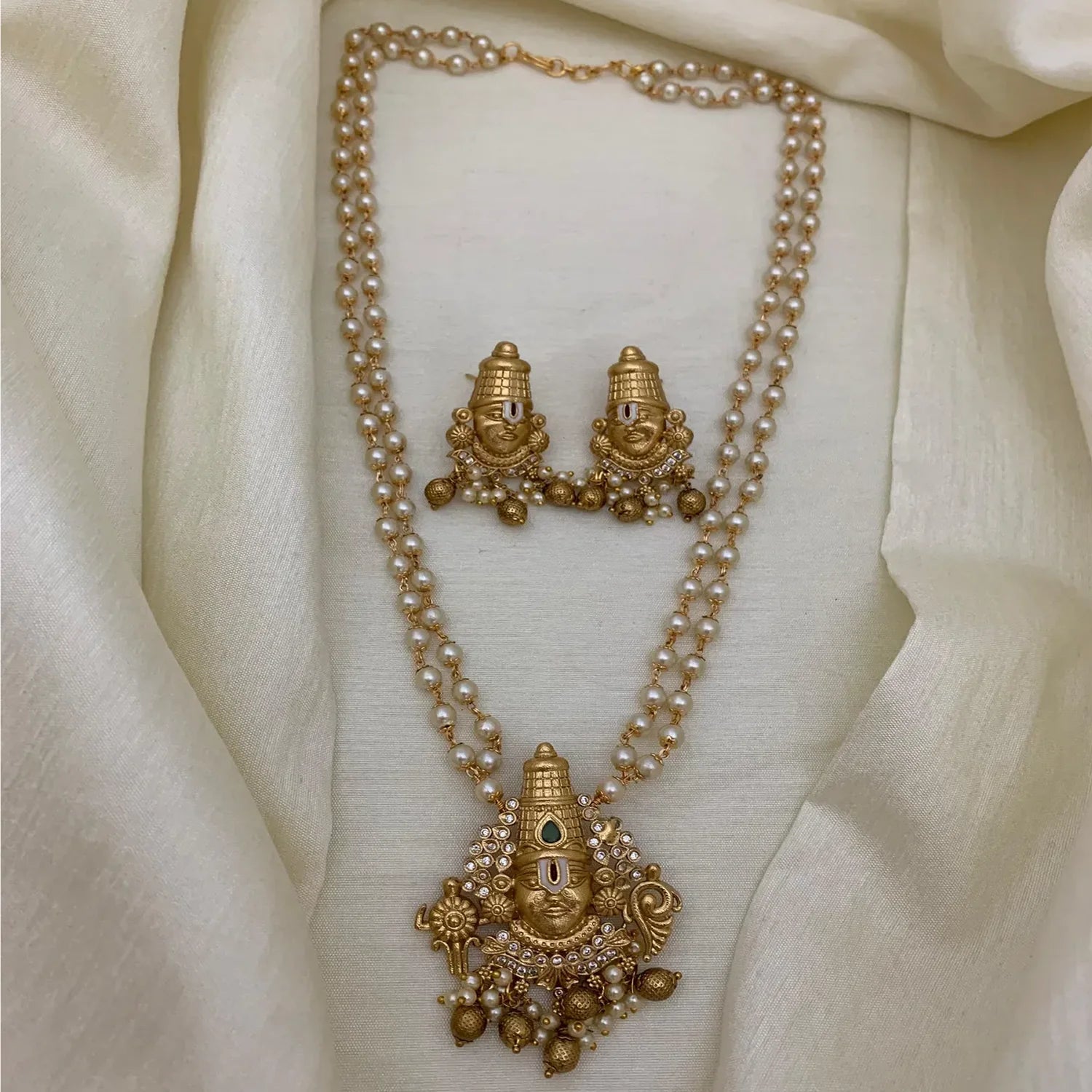 Temple Lakshmi Pearl Pendant Necklace Set