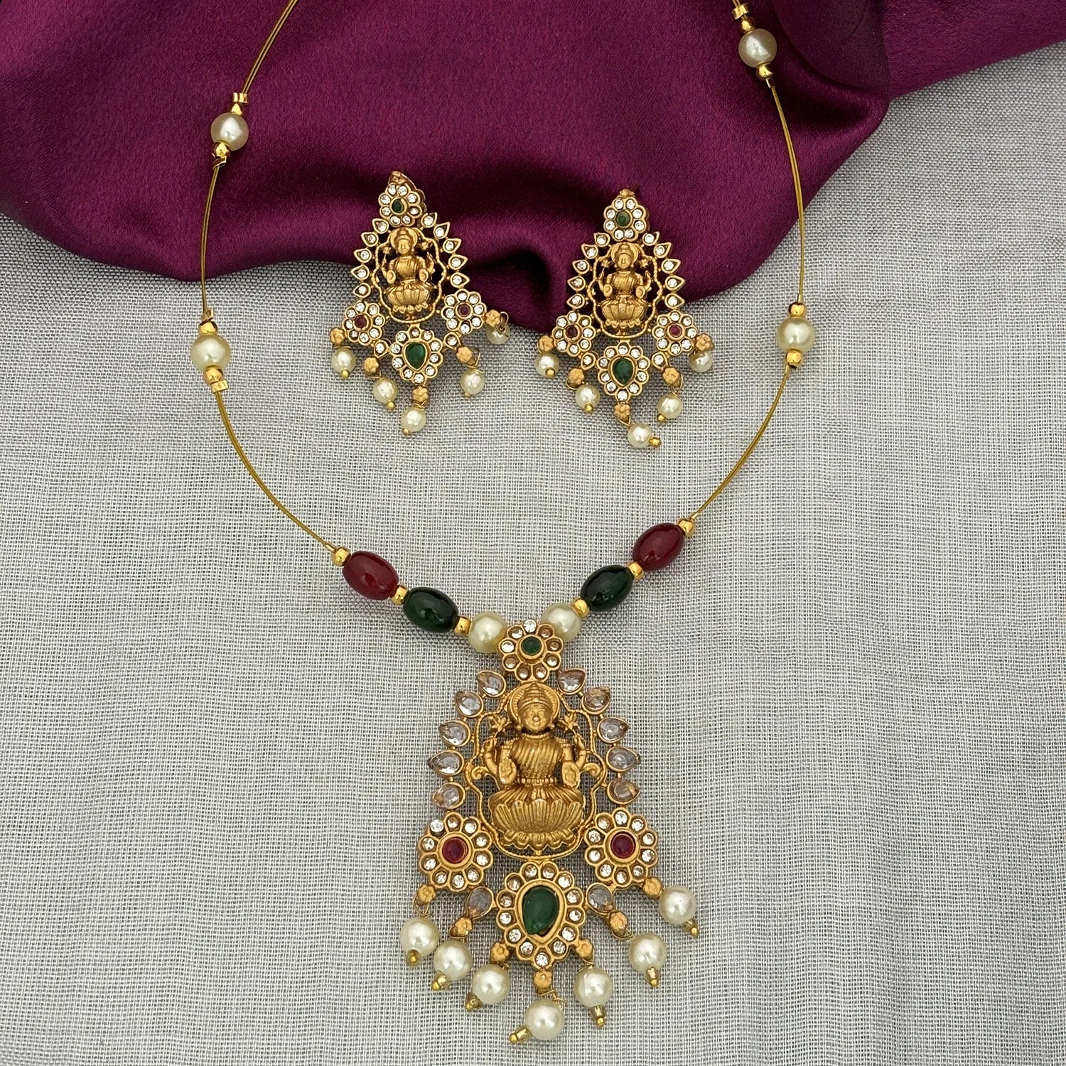 Peacock Pearl Gold Plated Minimal Pendant Set