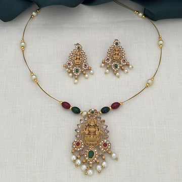 Peacock Pearl Gold Plated Minimal Pendant Set