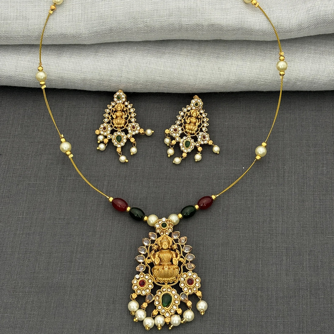 Peacock Pearl Gold Plated Minimal Pendant Set