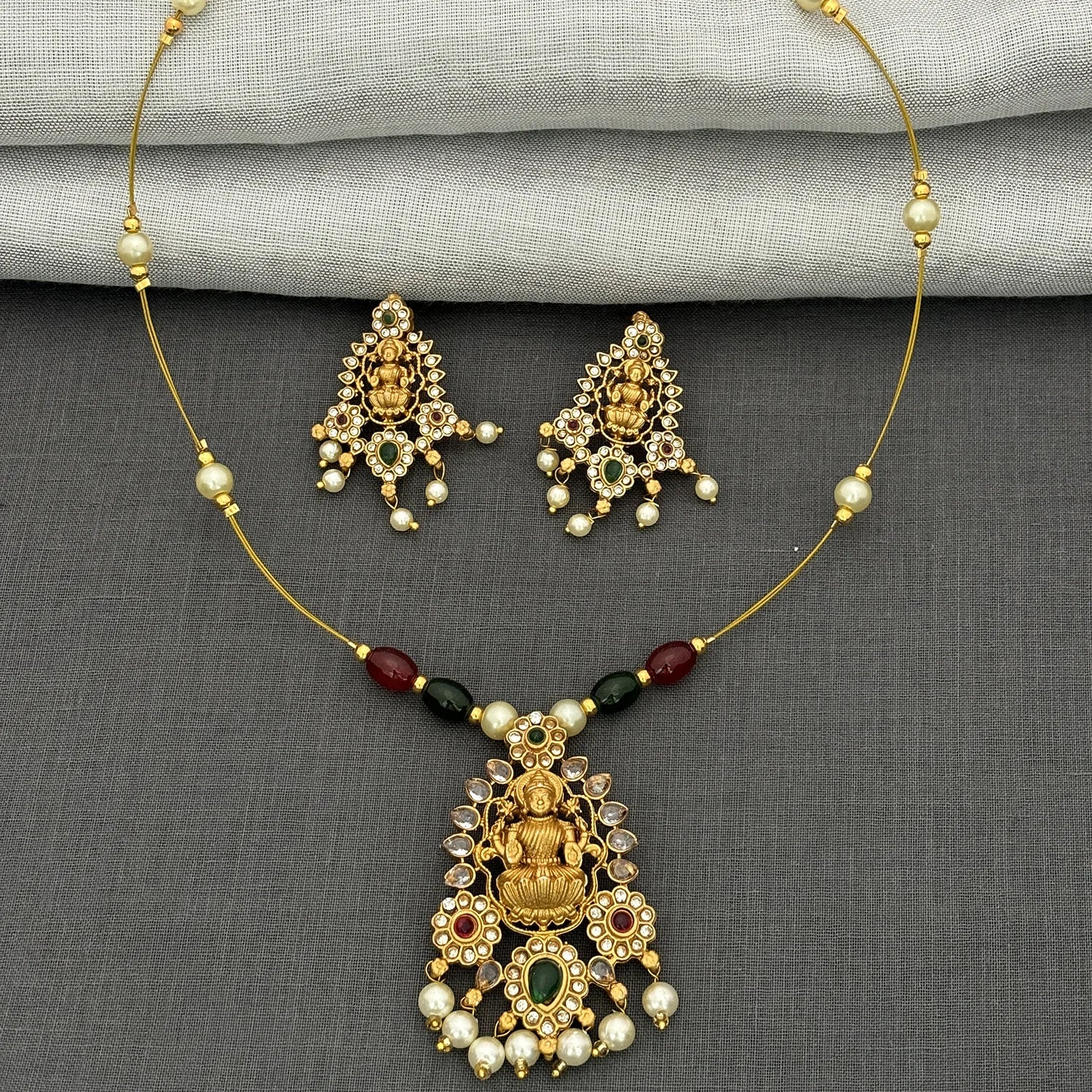 Peacock Pearl Gold Plated Minimal Pendant Set