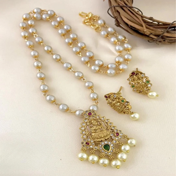 Lakshmi Pearl Pendant Necklace Set for Women