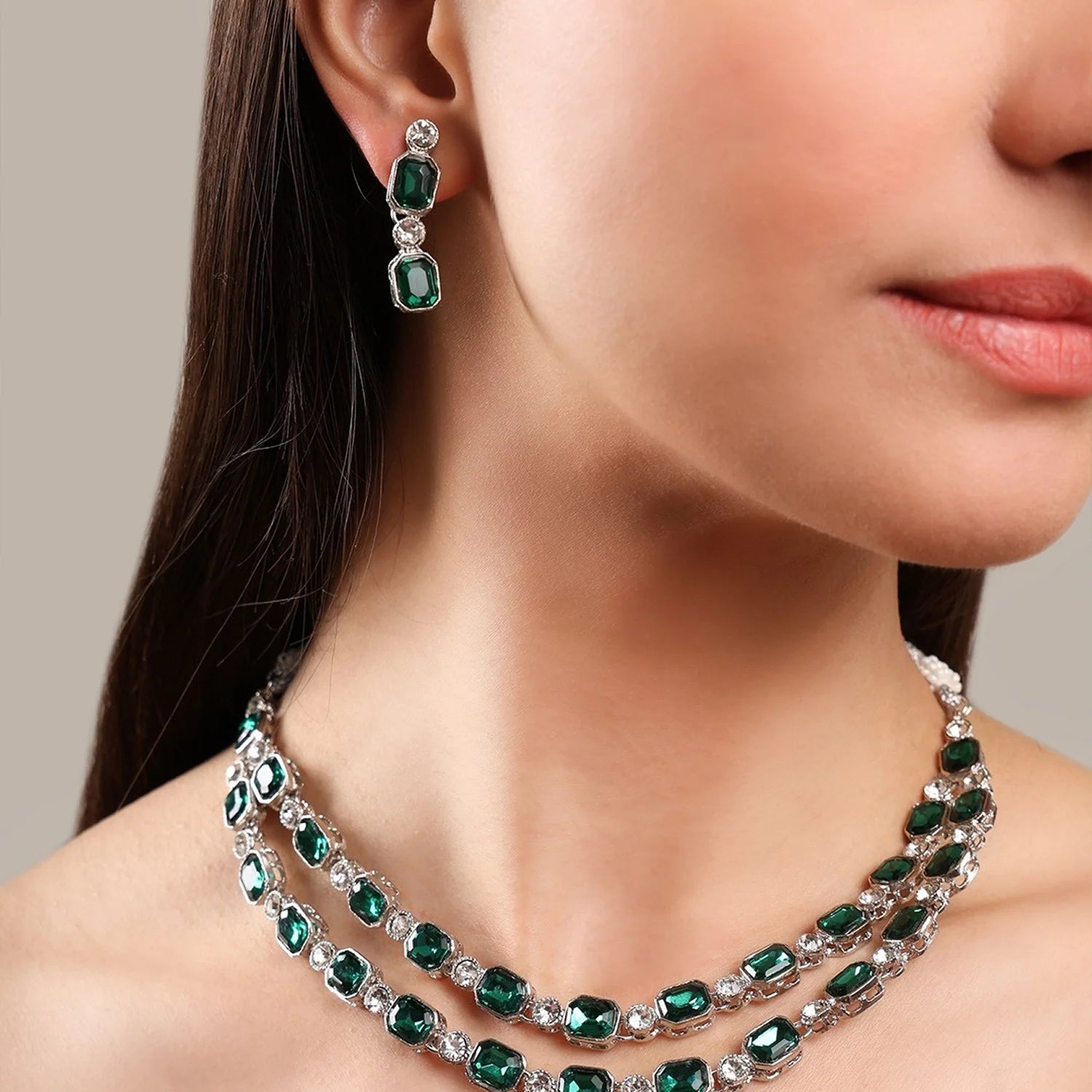 Luxurious Emerald Green South Indian Style Dual-Layer AD Necklace Set